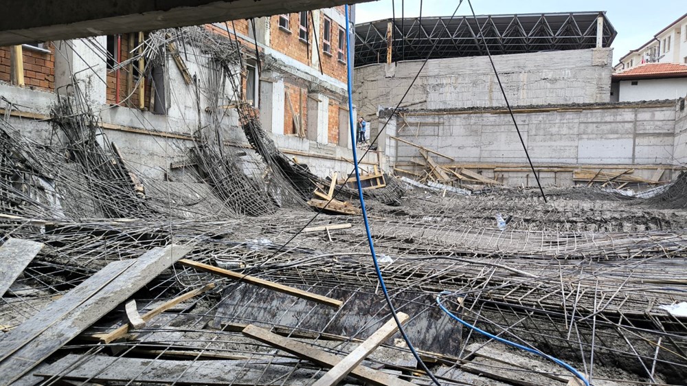 Okul inşaatında çökme: İşçiler beton kalıbın altında kaldı - 10
