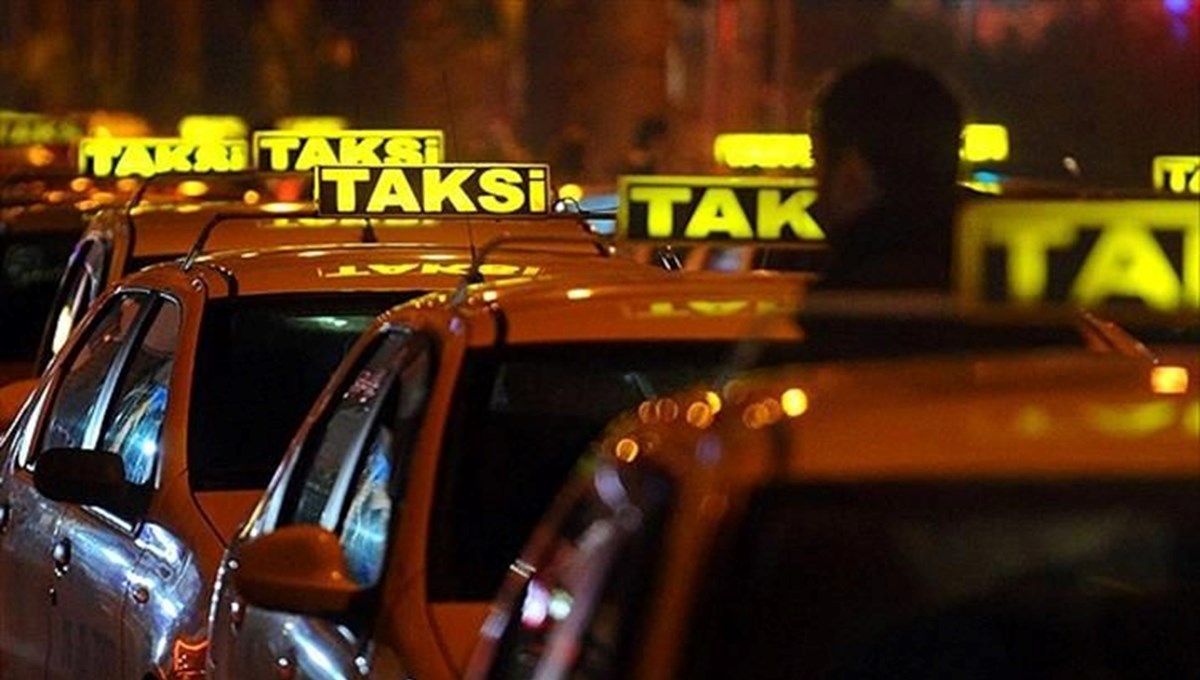 İzmir’deki taksilerde yeni dönem: İlk kez toplu olarak uygulanacak (Yolcu ve şoförler için yeni güvenlik önlemi) İzmir’deki taksilerde yeni dönem: İlk kez toplu olarak uygulanacak (Yolcu ve şoförler için yeni güvenlik önlemi)