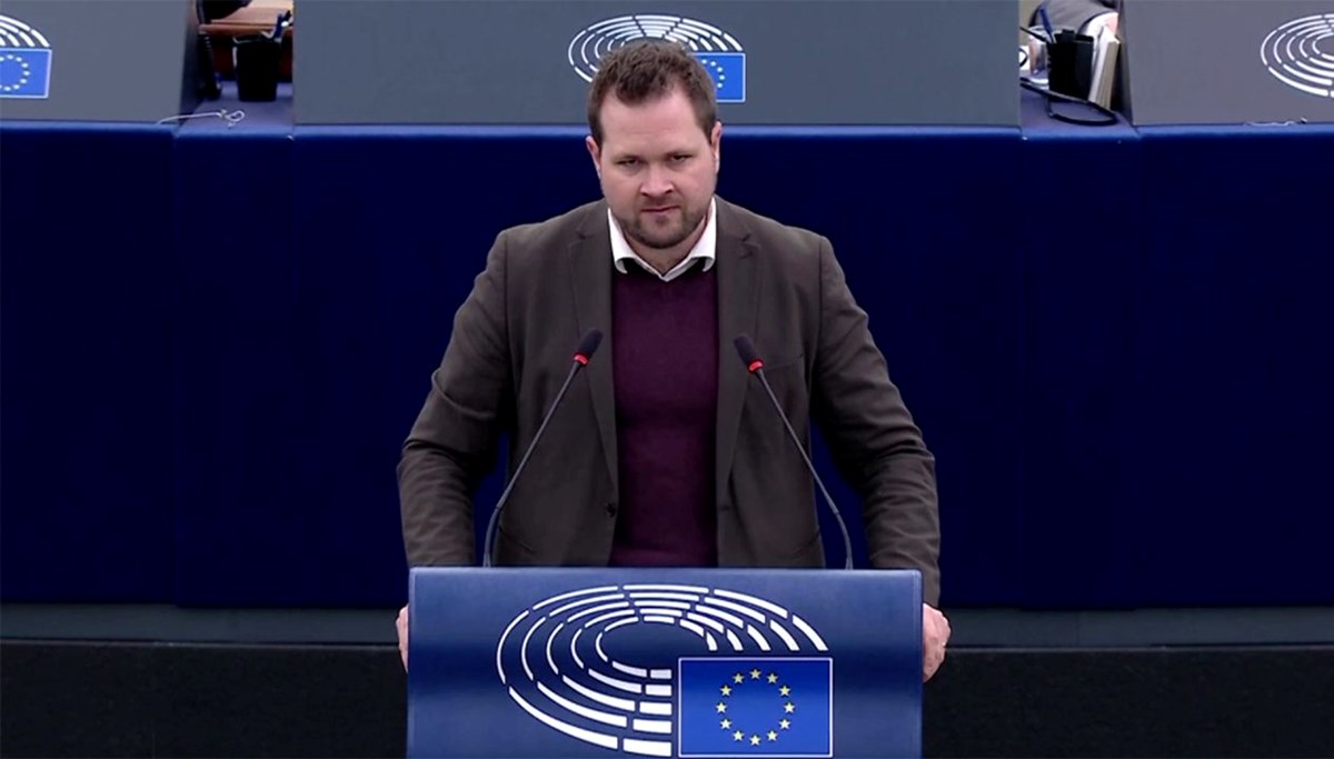 Danimarkalı üye, Trump'a AP kürsüsünden küfretti: