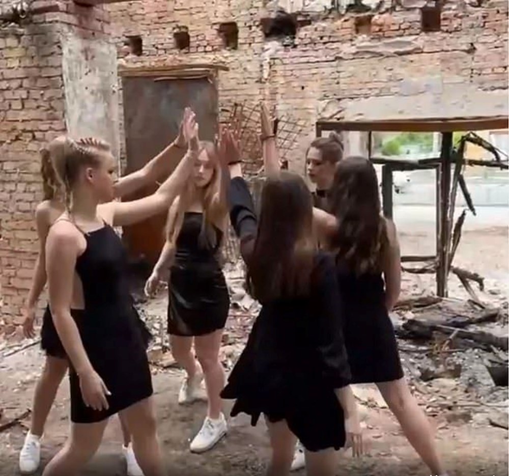 Ukraynalı öğrenciler vals yaparak savaşa meydan okudu: Geleceğe dair umudumuz bitmedi - 6