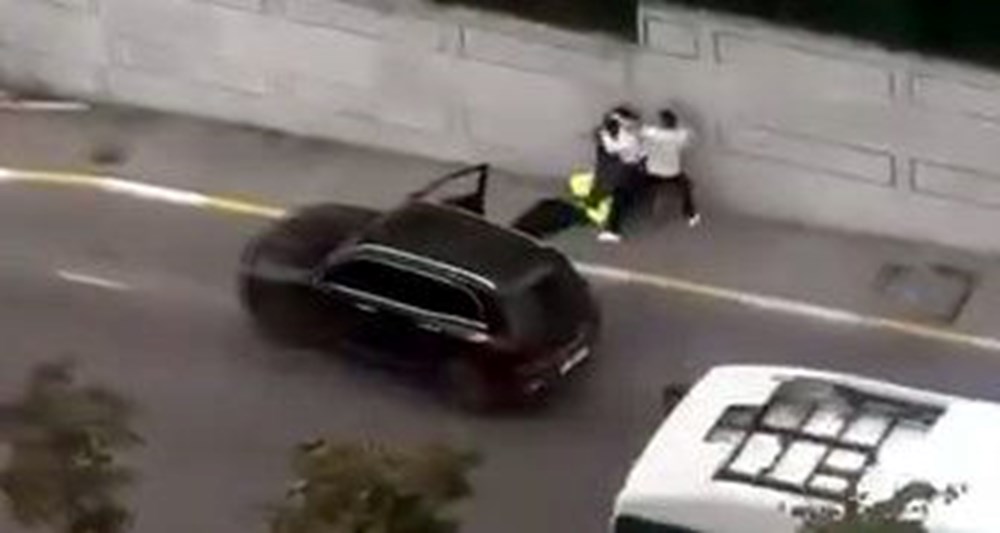 Trafikte yol verme arbedesi: Tekme tokat dövdüler 73 O84NMOBHpkGL7GFvhQNfnA