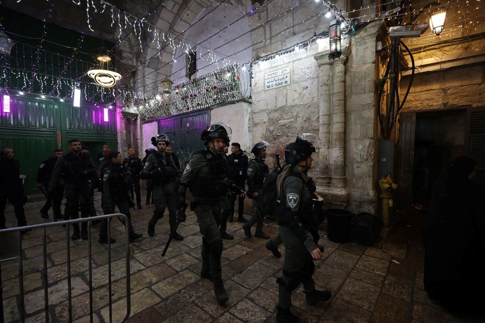 İsrail polisinden Mescid-i Aksa'ya baskın - 9