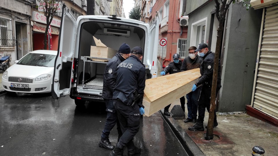 Şişli'de şüpheli ölüm: Başına poşet geçirilmiş halde bulundu - 1