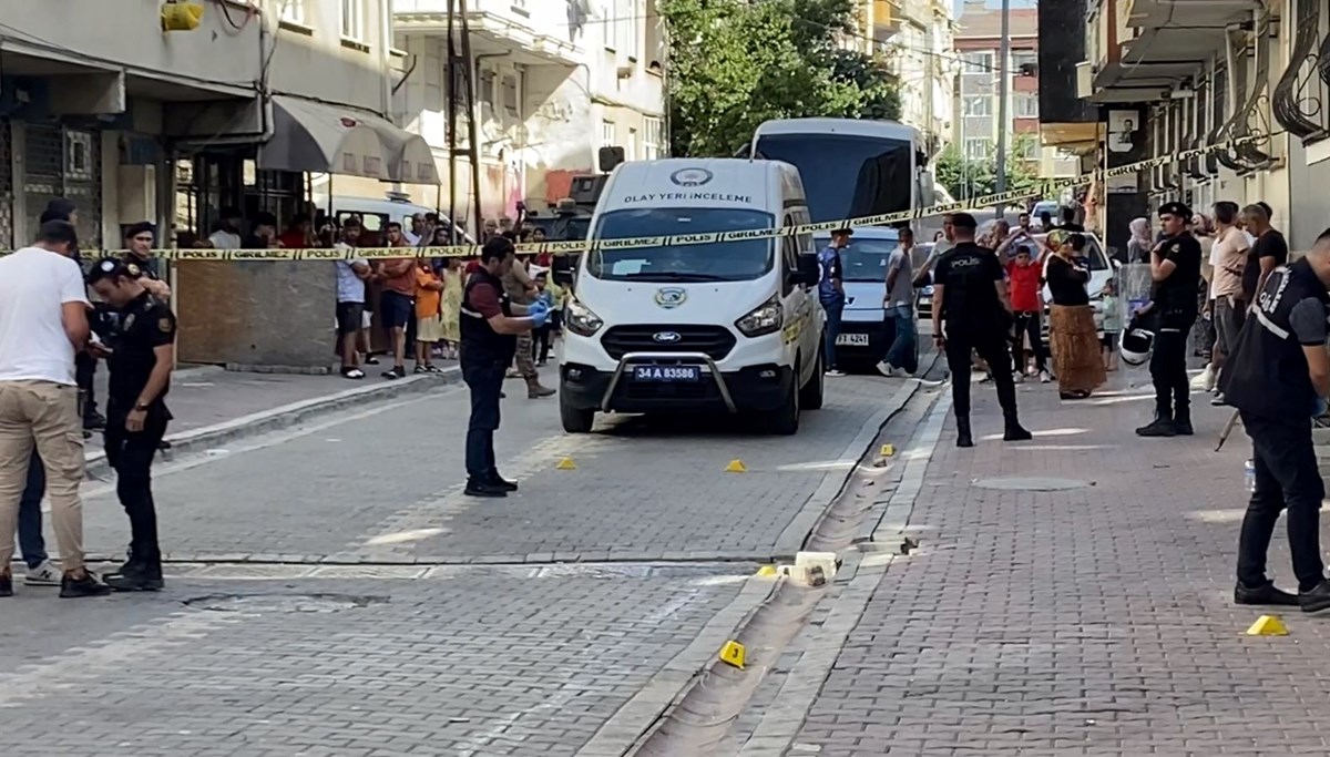 Esenyurt’ta çocukların kavgasına aileler dahil oldu | 1 kişi silahla, 2 kişi döner bıçağıyla yaralandı