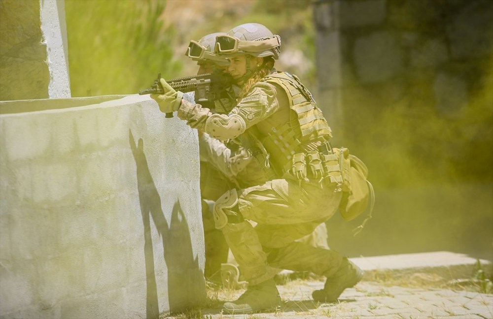yerleşim birimlerindeki terör operasyonları için eğitim alan ilk kadın astsubay göreve hazır 14