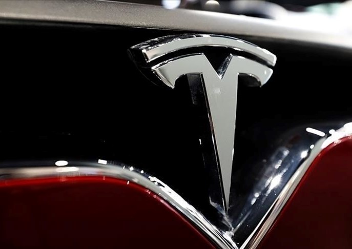 Tesla'nın "kayıp" dediği kaza kaydını bir hacker buldu