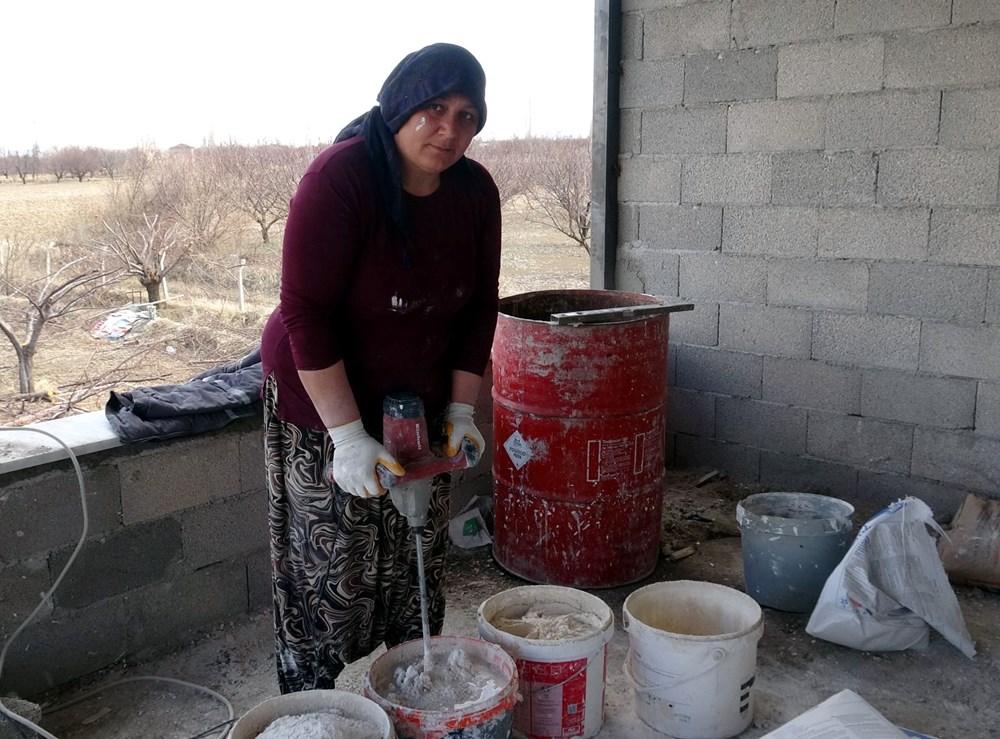 Kocası düşüp sakatlanınca inşaat işçisi oldu: Dekorasyon, ısı yalıtım, boya... Yapamadığı iş yok - 7