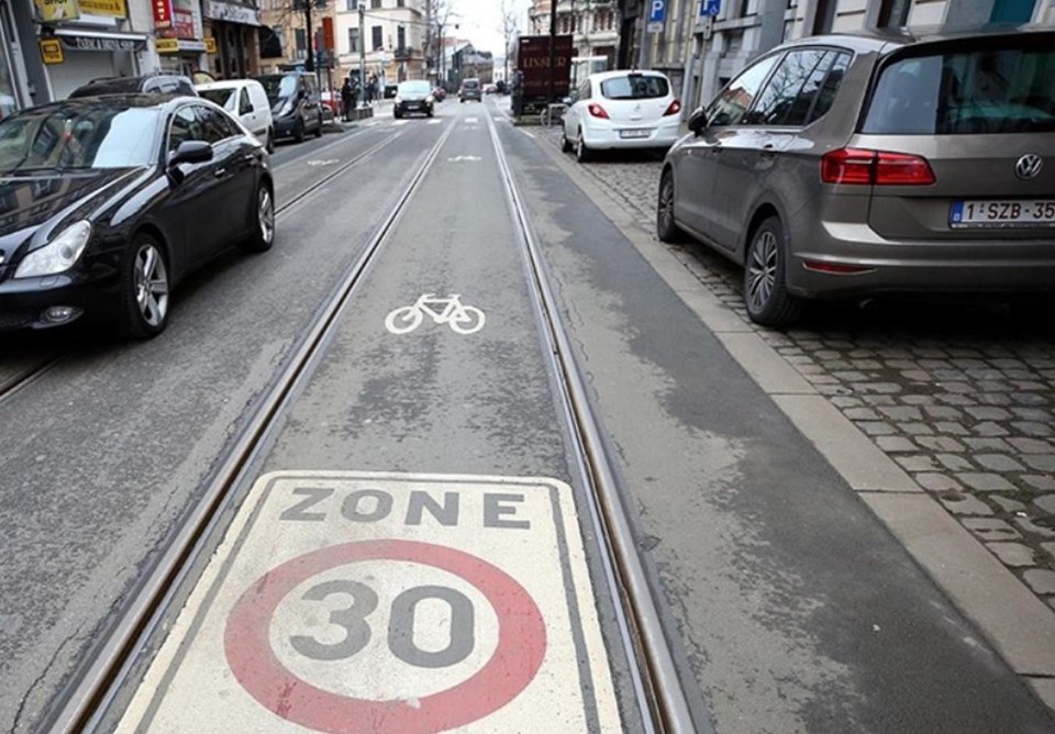 Paris’ten iklim krizi için yeni adım: Caddelerde hız sınırı saate 30 km’ye düşürüldü - 1