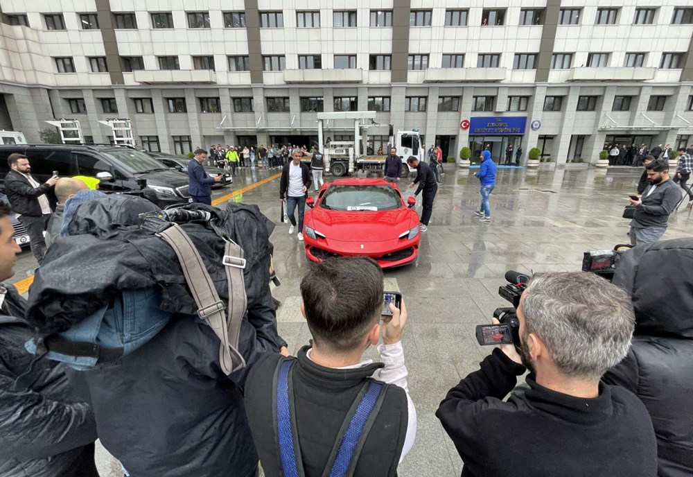 Dilan Polat ve Engin Polat soruşturmasında yeni gelişme | Anneanne
serbest, avukat gözaltında; çiftin araçları emniyete götürüldü - 8