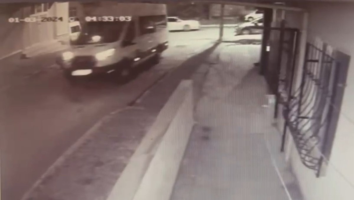 Kadıköy'de servis aracı kaçırıldı Kadıköy'de servis aracı kaçırıldı