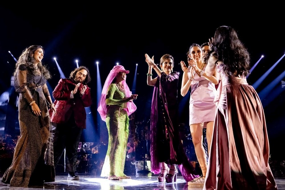 90 dakikada 6 milyon dolar kazandı! Rihanna dünyanın en pahalı düğününde - 2