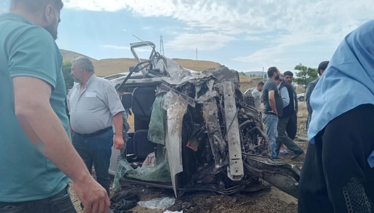 Kavşakta feci kaza: 4’ü ağır 6 yaralı Kavşakta feci kaza: 4’ü ağır 6 yaralı