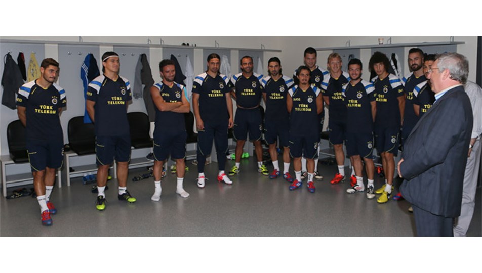 Aziz Yıldırım futbolcularla buluştu