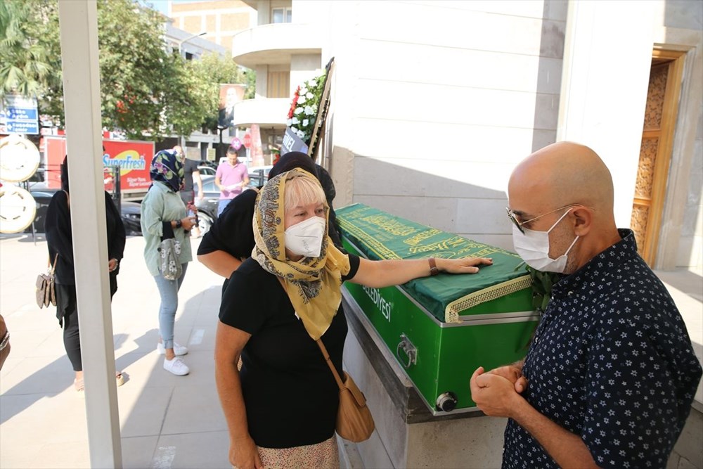 Oyuncu Metin Çekmez' son yolculuğuna uğurlandı - 13