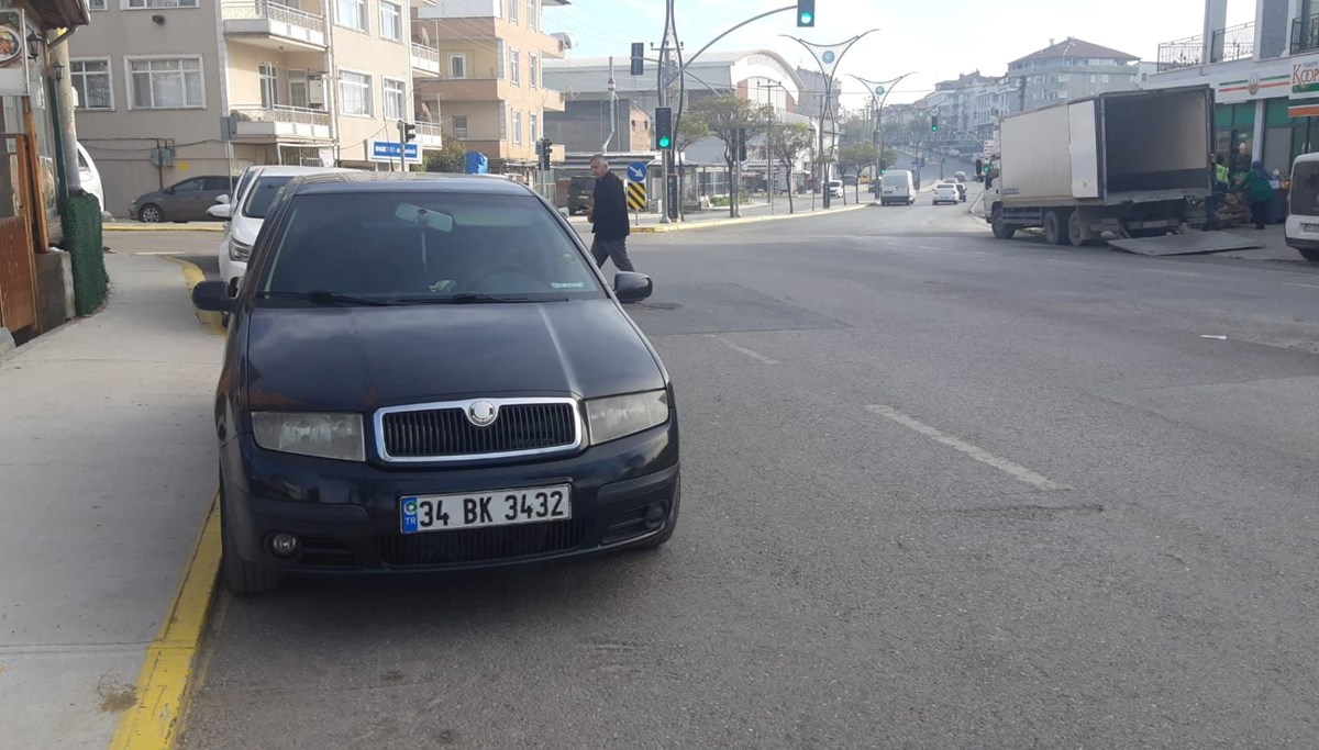 Otomobilinde tabancayla vurulmuş olarak bulundu: Cinayet şüphesi araştırılıyor Otomobilinde tabancayla vurulmuş olarak bulundu: Cinayet şüphesi araştırılıyor