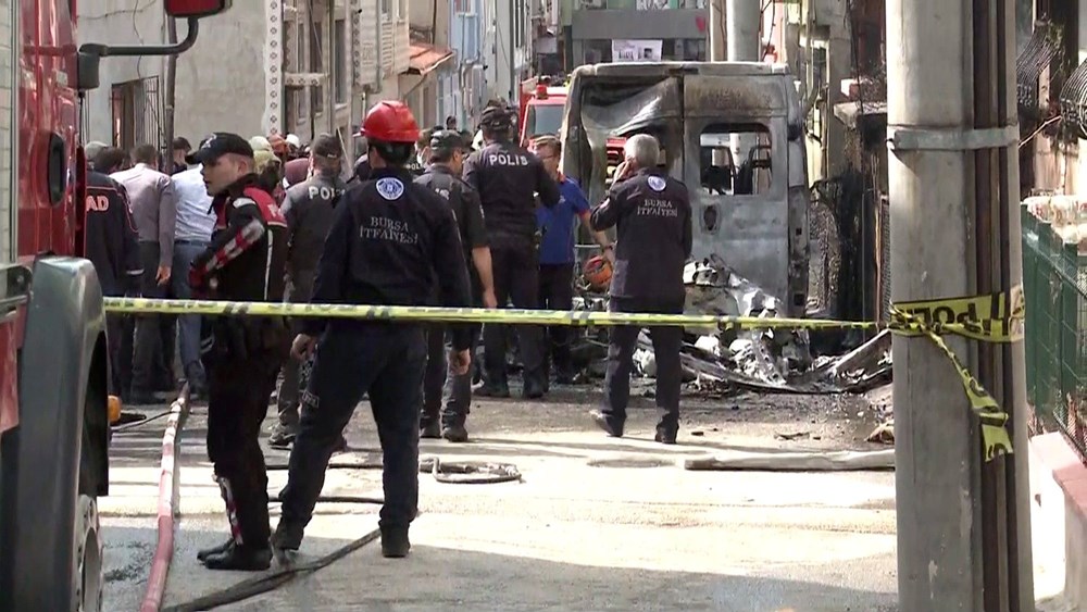 Bursa'da eğitim uçağı evlerin arasına düştü: 2 kişi hayatını kaybetti - 10