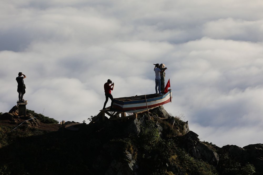 2 bin 700 metredeki yaylada, kayıkta'Titanic pozu' veriyorlar - 9