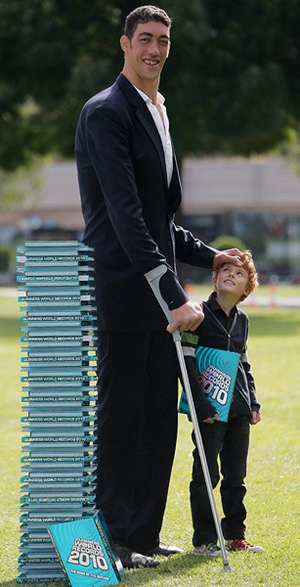 Человек ростом 2 40. Самый высокий человек в мире рост 3 метра.