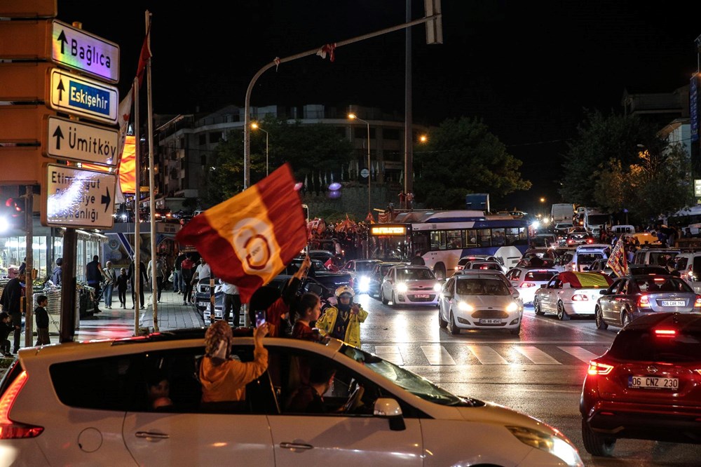 Galatasaray şampiyon oldu taraftar sokağa döküldü - 25