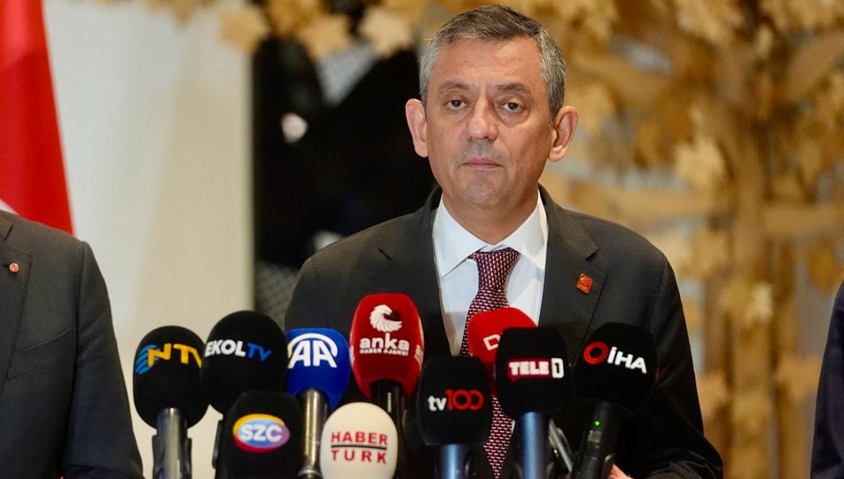 Özgür Özel Saraçhane'de bayramlaştı