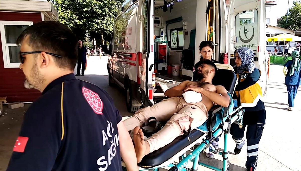 Elini kesim makinesine kaptıran işçinin 4 parmağı koptu Elini kesim makinesine kaptıran işçinin 4 parmağı koptu