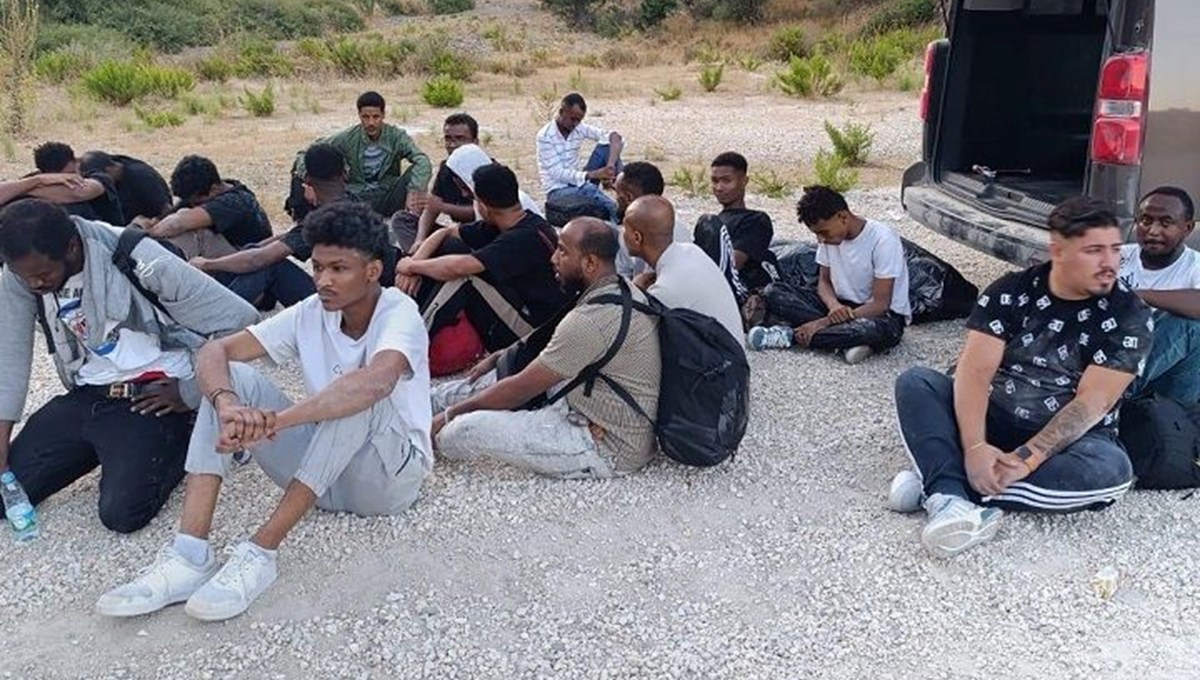 İzmir'de 105 düzensiz göçmen yakalandı İzmir'de 105 düzensiz göçmen yakalandı