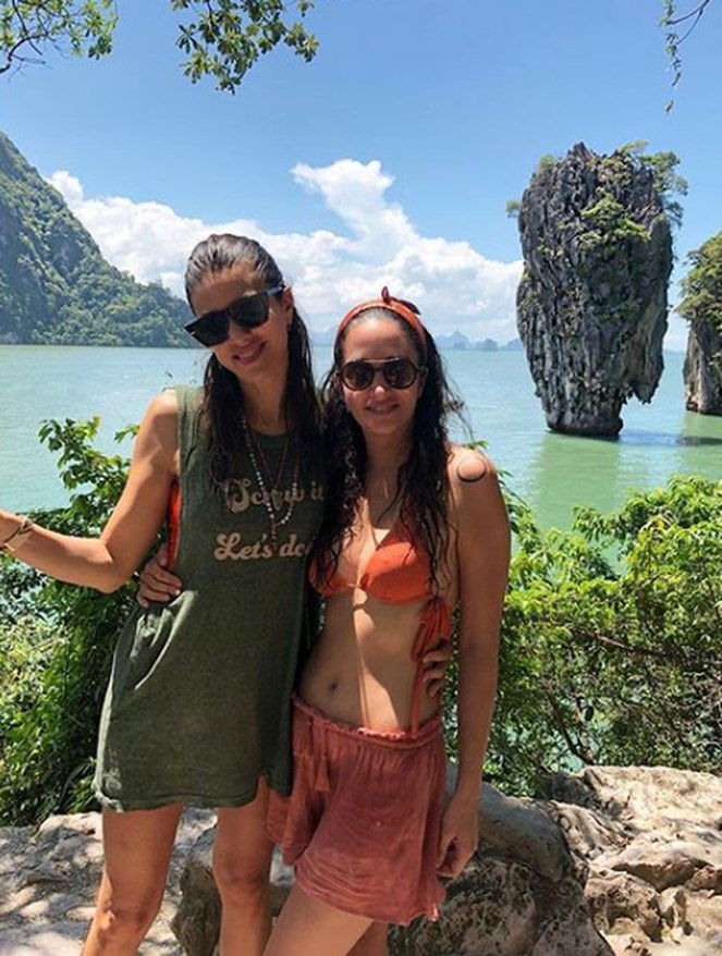 Basak Dizer Tatlitug Ile Kardesi Buket Dizer Tatilde Magazin Haberleri Ntv