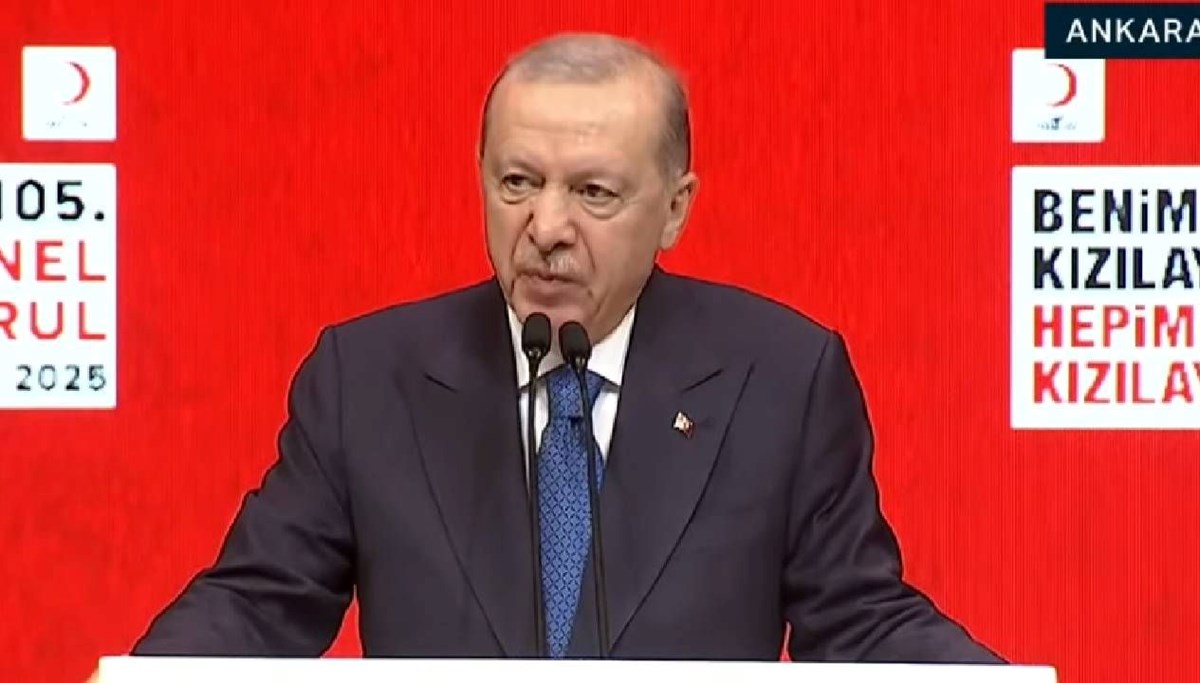 Erdoğan açıklamalarda bulunuyor