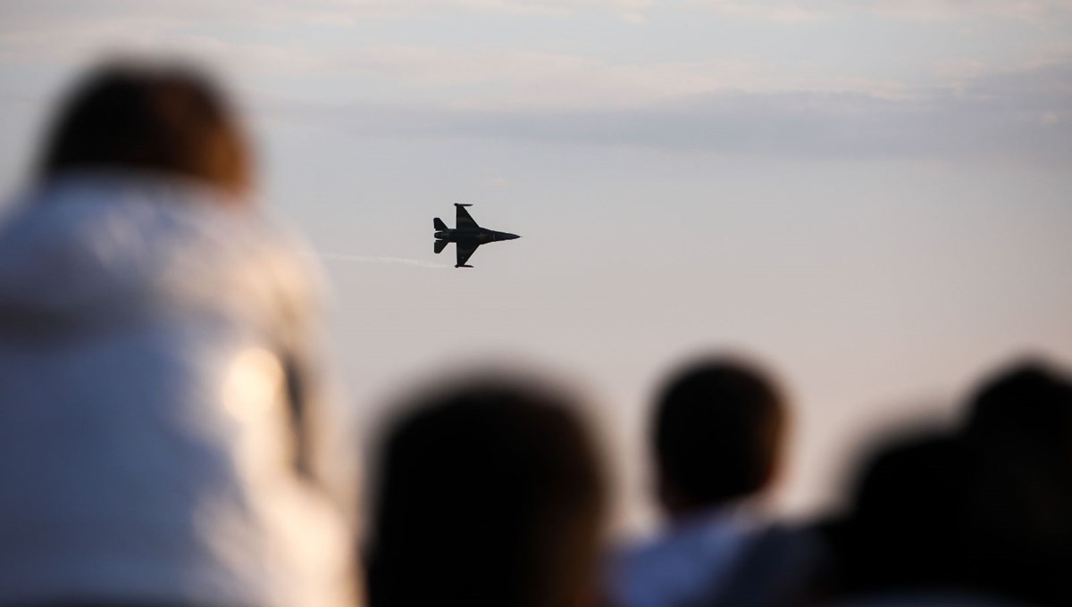 SoloTürk'ten Antalya'da '29 Ekim' uçuşu