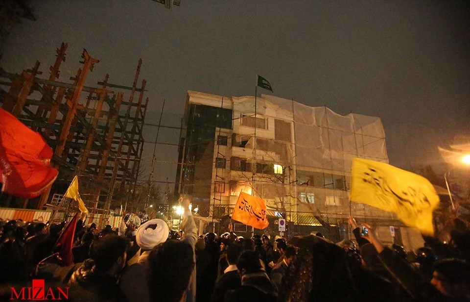 İran'daki Suudi Arabistan konsolosluğu ateşe verildi - 4