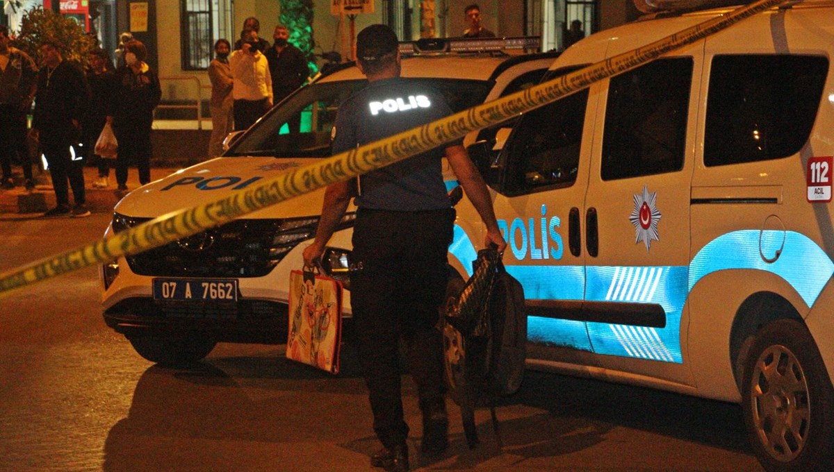 Antalya'da halk otobüsünün çarptığı çocuk hayatını kaybetti