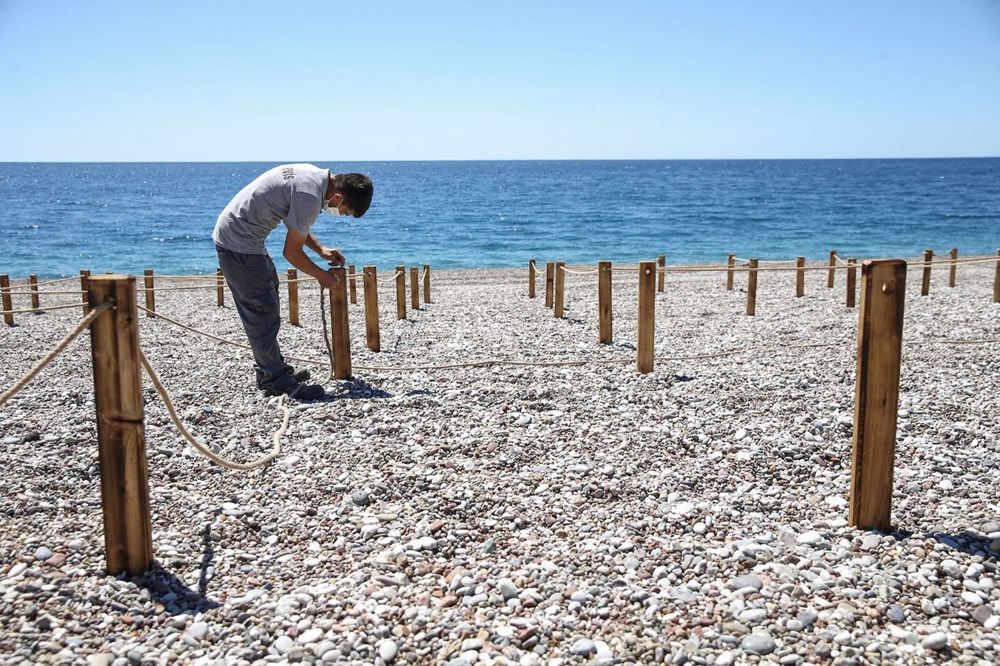 Dünyaca ünlü Konyaaltı Plajı'nda deniz keyfi sosyal mesafeli olacak
