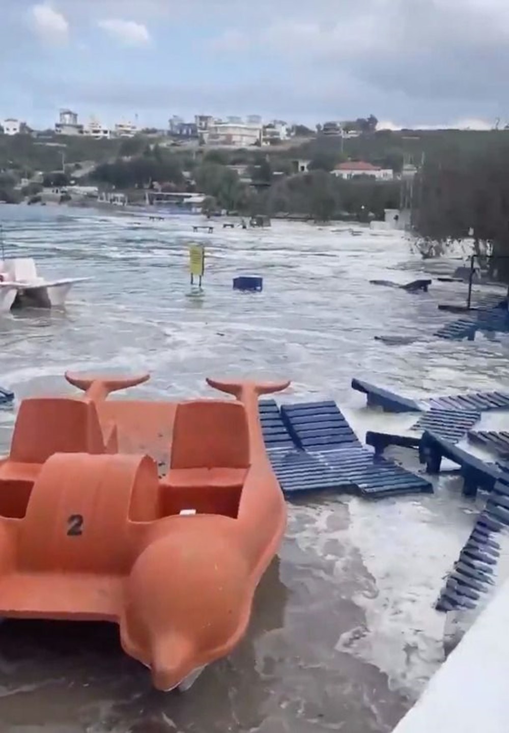 Seferihisar'da tsunami: Sokakları deniz suyu bastı - 8