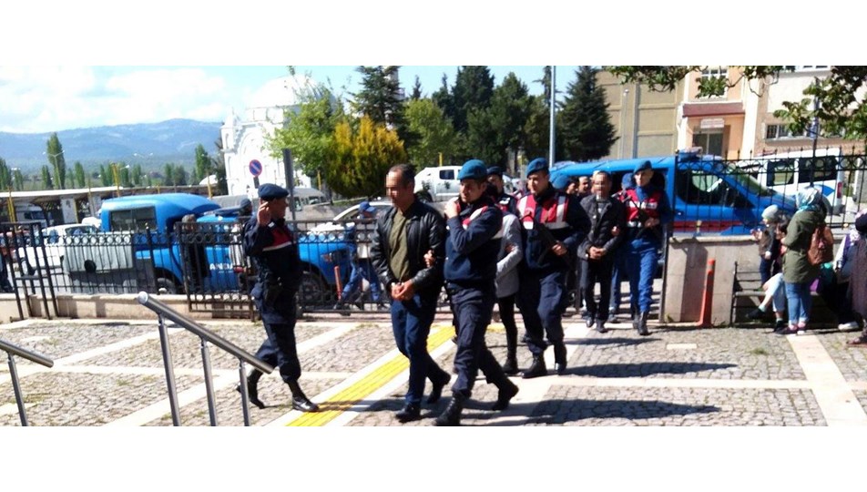 Gediz'de izinsiz kazıya 2 tutuklama