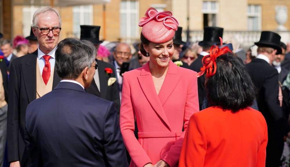 Kraliçe'nin Bahçe Partisi'nde ev sahibi Kate Middleton