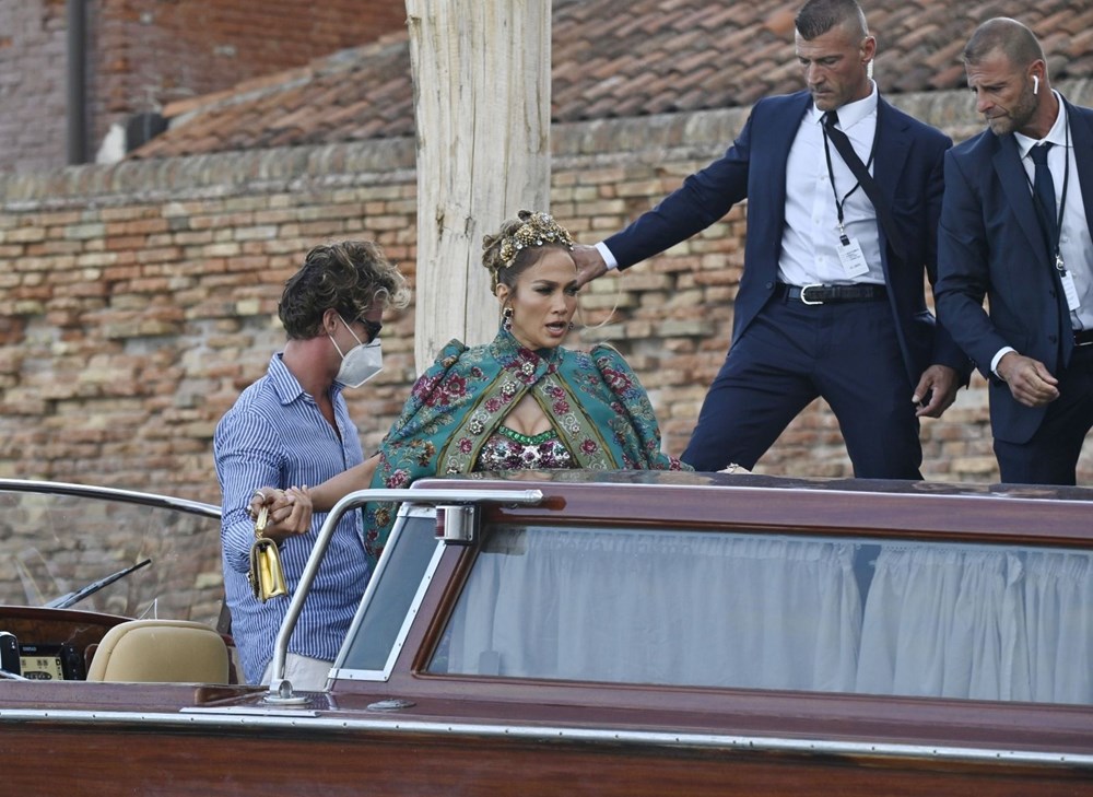 Jennifer Lopez kıyafetinden fiyat etiketini çıkarmayı unuttu - 10