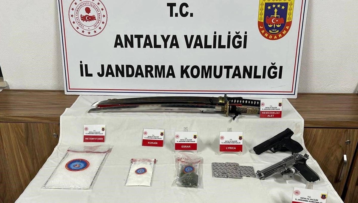 Antalya'da uyuşturucu operasyonu Antalya'da uyuşturucu operasyonu