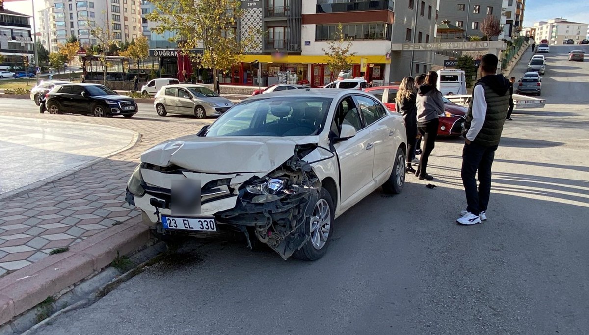 Elazığ’da trafik kazası: 2 yaralı Elazığ’da trafik kazası: 2 yaralı