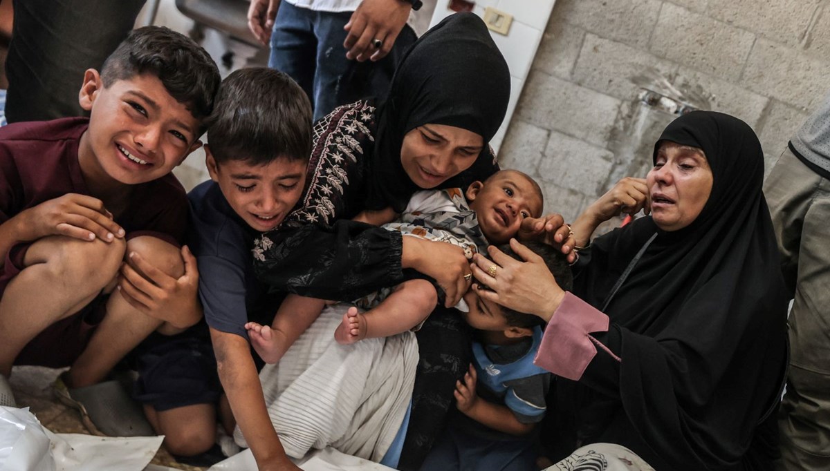 Gazze Şeridi'nin farklı noktalarına yönelik İsrail saldırıları devam ediyor Gazze Şeridi'nin farklı noktalarına yönelik İsrail saldırıları devam ediyor
