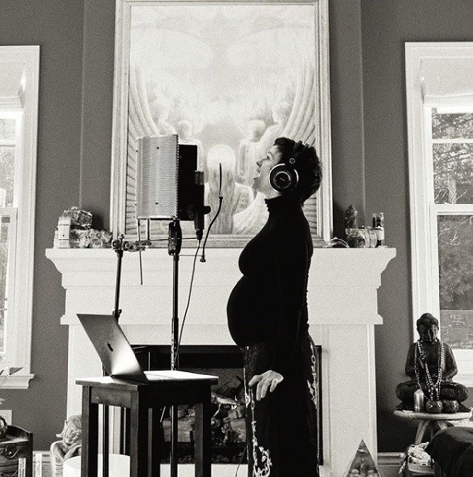 Alanis Morissette üçüncü çocuğuna hamile - 1