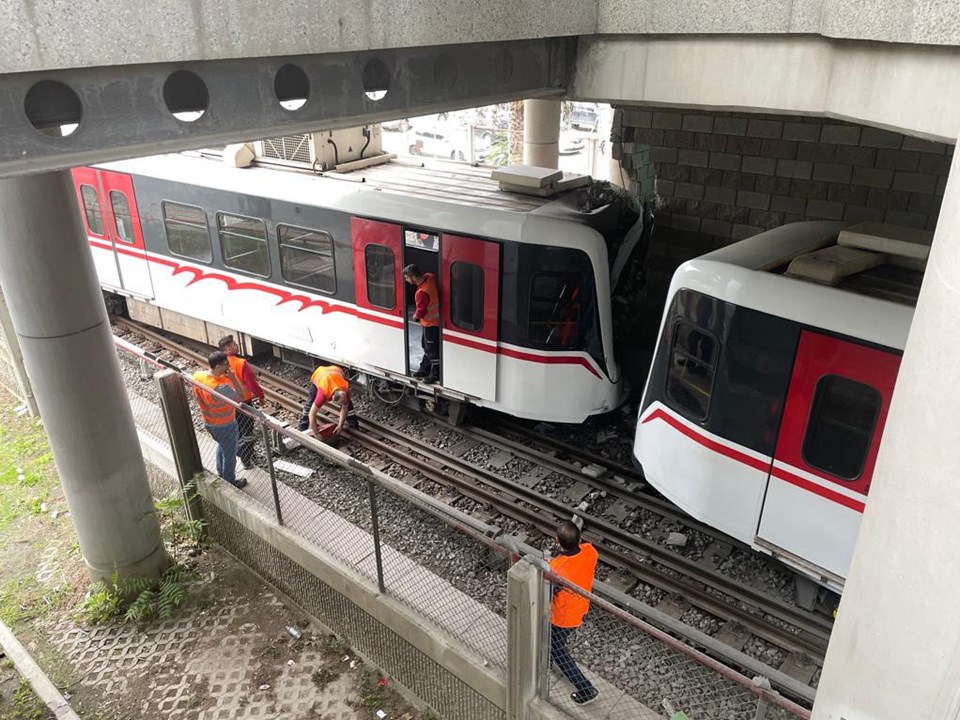 İzmir’de metro raydan çıktı - 2