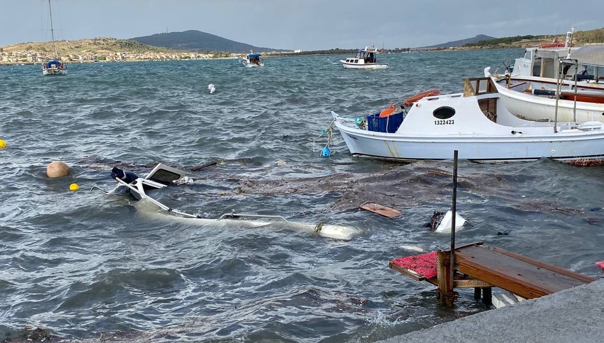 Kuvvetli fırtına ile gelen yağış Ayvalık'ı yıktı geçti