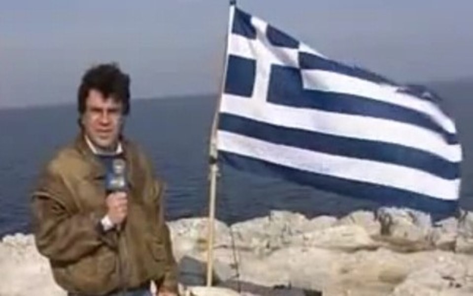 Kardak'a bayrak diken eski Yunan bakan interneten iş arıyor - 1