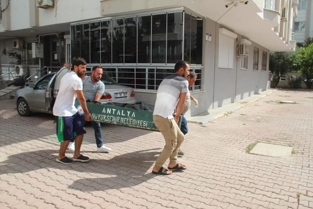 Antalya’da 9 aylık hamile kadın evinde ölü bulundu - 5