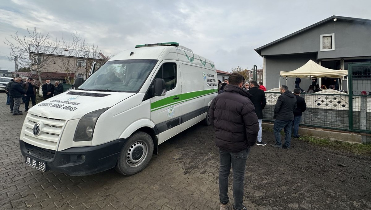 Çatıya ölçü almak için çıkan kişi elektrik akımına kapılarak öldü Çatıya ölçü almak için çıkan kişi elektrik akımına kapılarak öldü