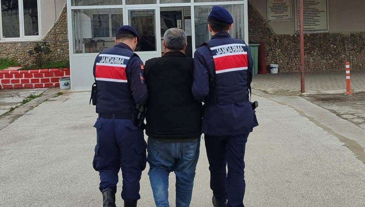 8 yıl aranıyordu! Cezaevine gönderildi 8 yıl aranıyordu! Cezaevine gönderildi