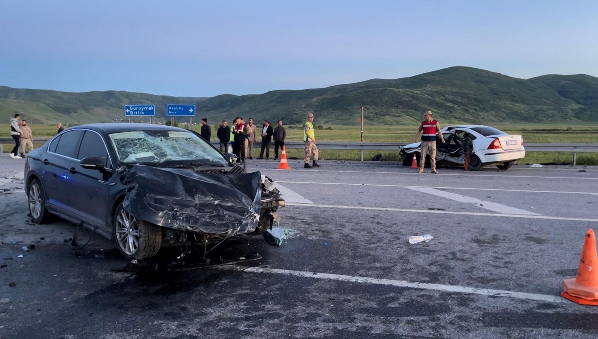 Muş'ta iki otomobil çarpıştı: 3 ölü, 5 yaralı