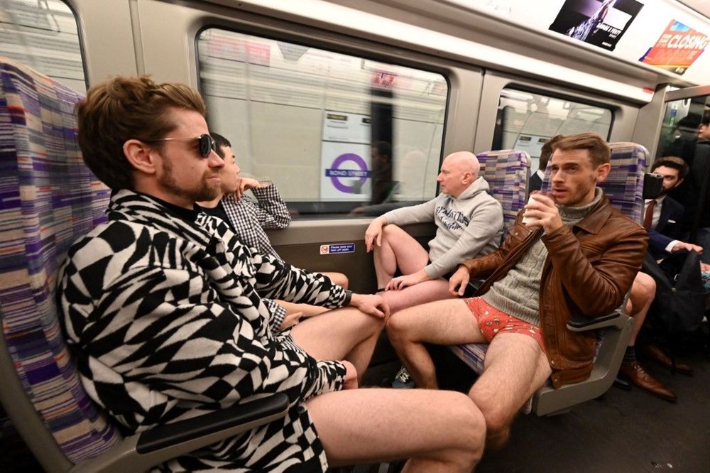 Londra'da 'Pantolonsuz Metro Günü' eğlencesi - 3