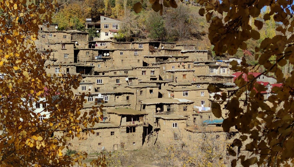 Hizan’ın taş evlerinin sonbahar güzelliği
