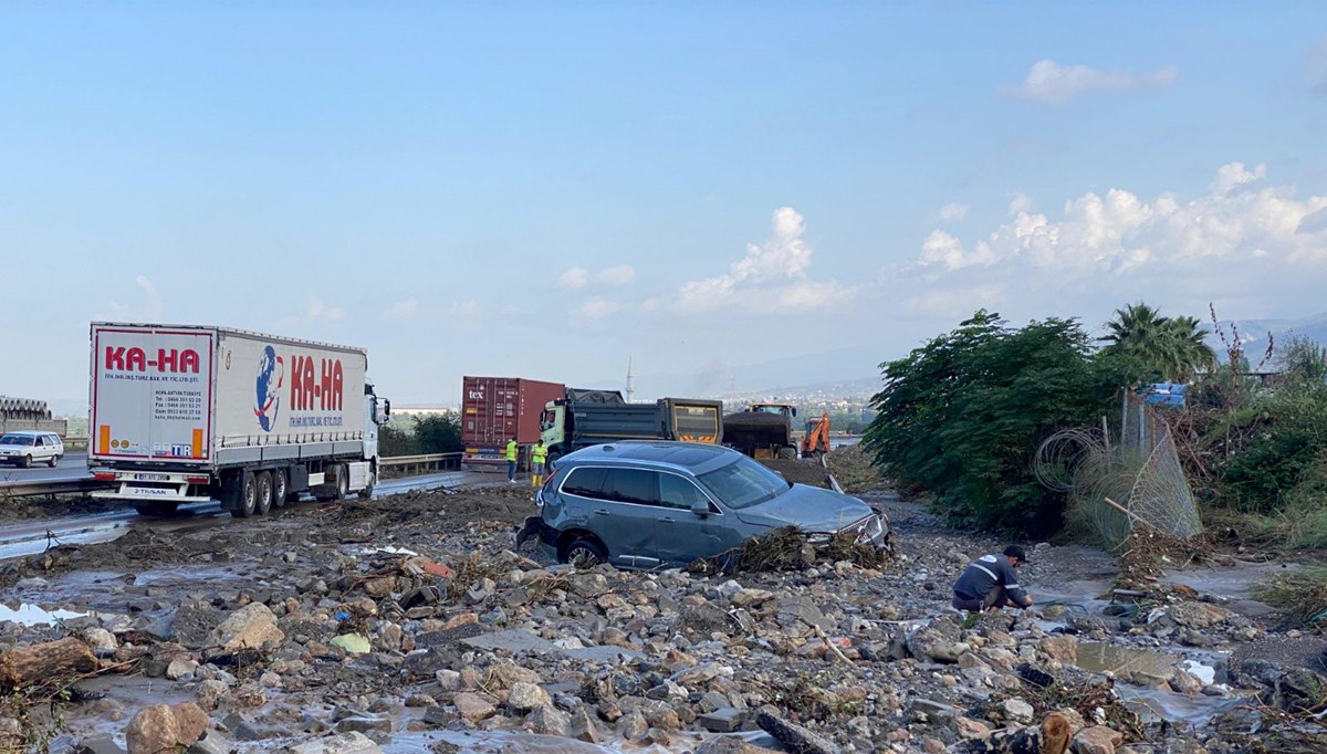 Hatay'da heyelan ve hortum